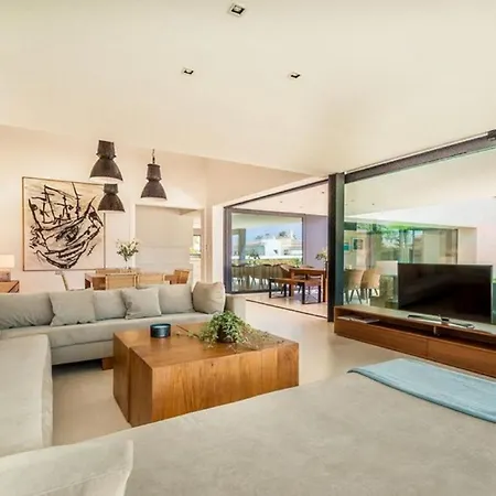 Luxury With Pool